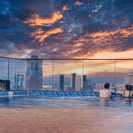 Luxcity Hotel & Apartment Phnom Penh Exteriör bild