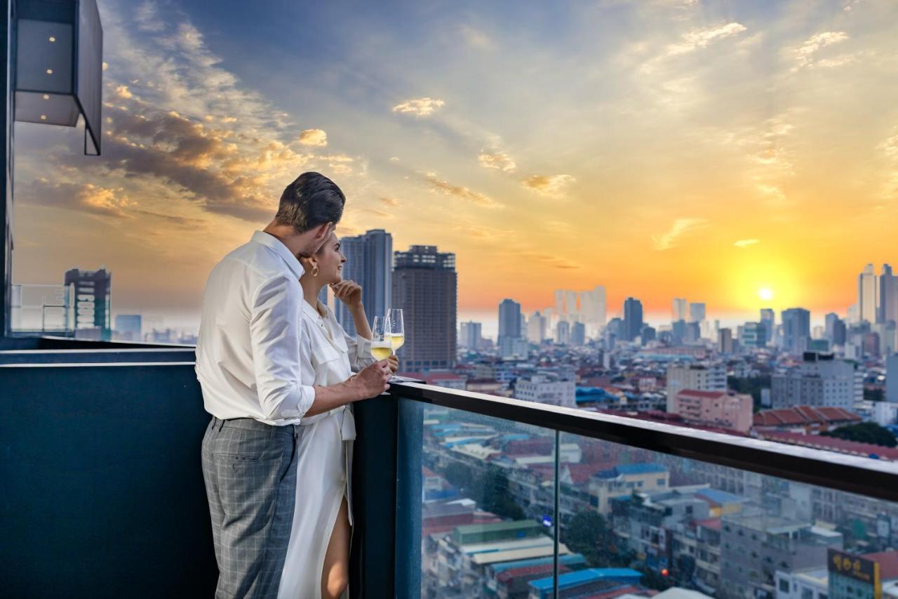 Luxcity Hotel & Apartment Phnom Penh Exteriör bild