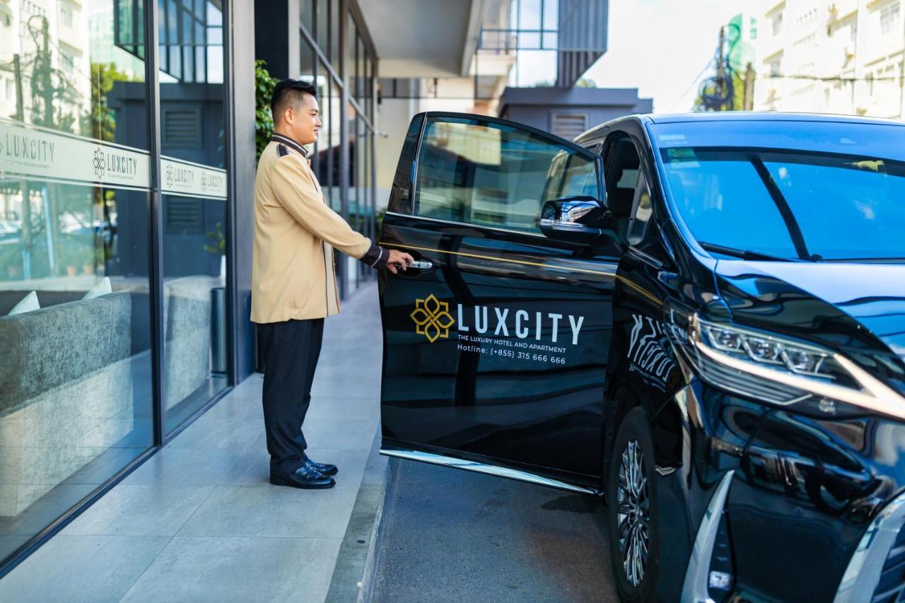 Luxcity Hotel & Apartment Phnom Penh Exteriör bild