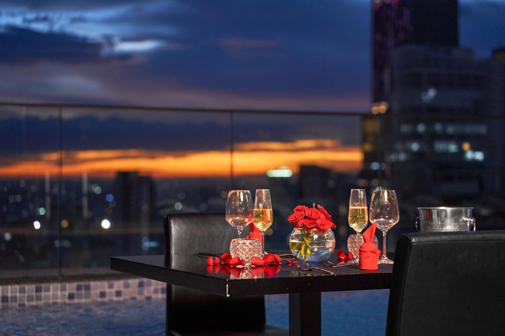 Luxcity Hotel & Apartment Phnom Penh Exteriör bild