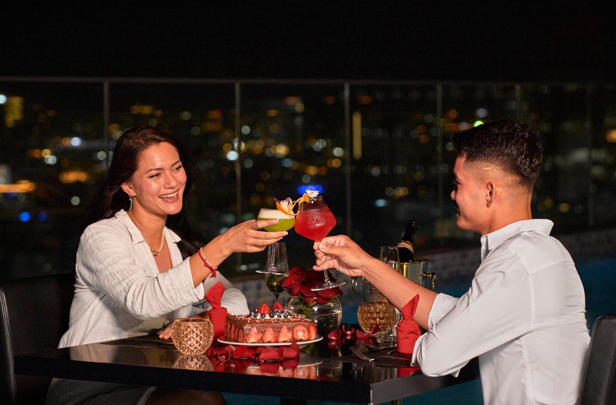 Luxcity Hotel & Apartment Phnom Penh Exteriör bild