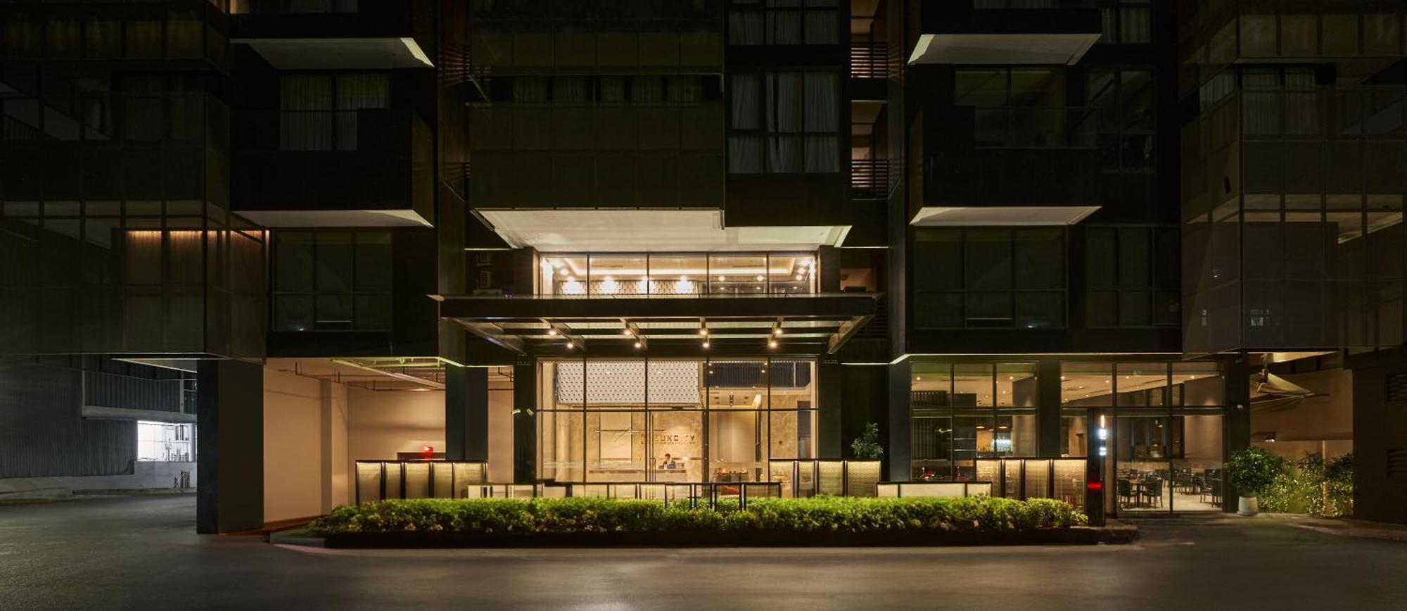 Luxcity Hotel & Apartment Phnom Penh Exteriör bild