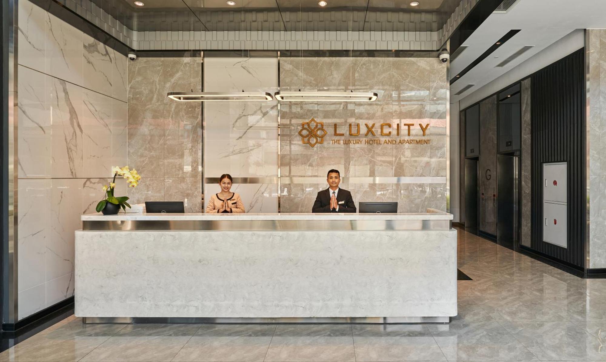 Luxcity Hotel & Apartment Phnom Penh Exteriör bild
