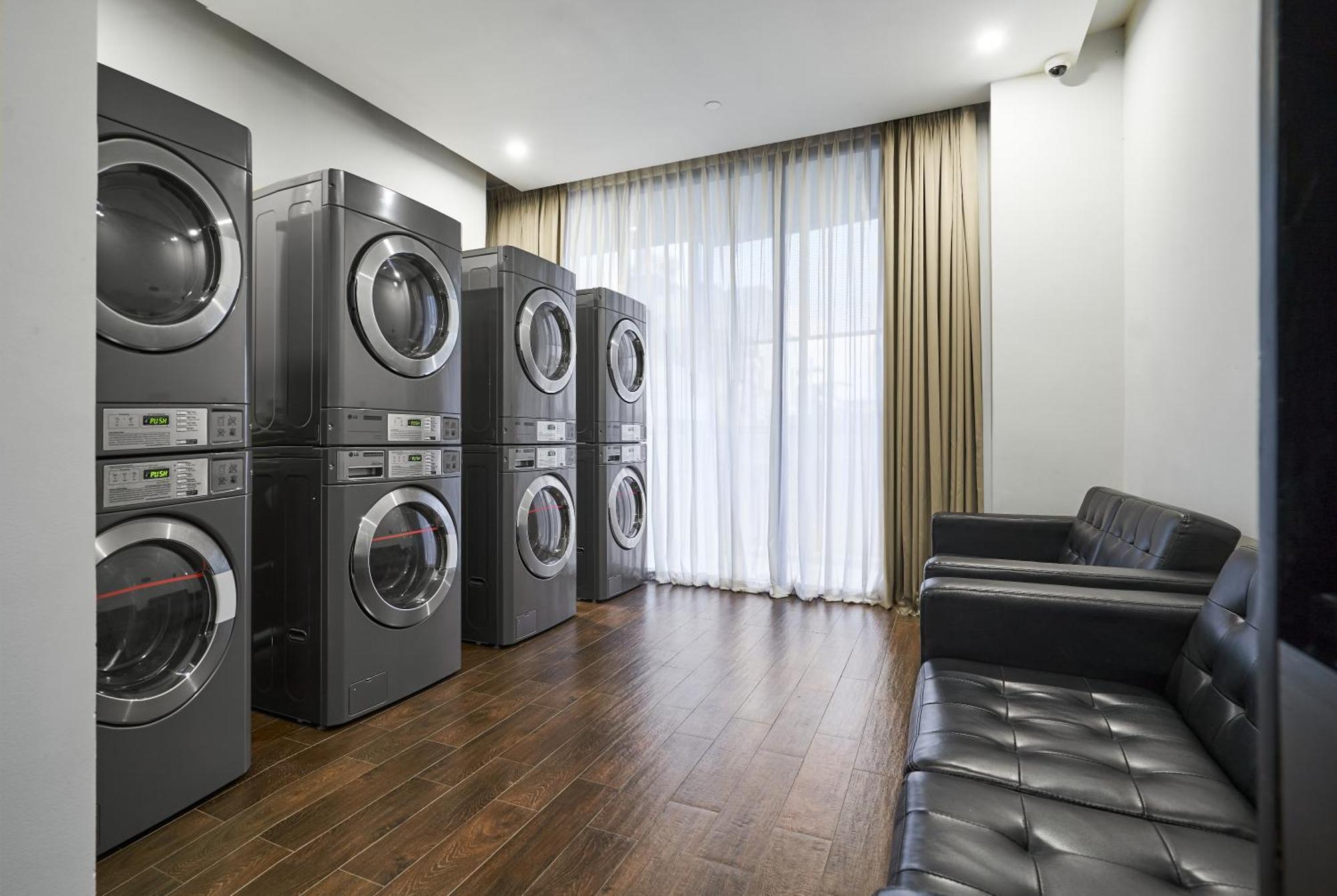 Luxcity Hotel & Apartment Phnom Penh Exteriör bild