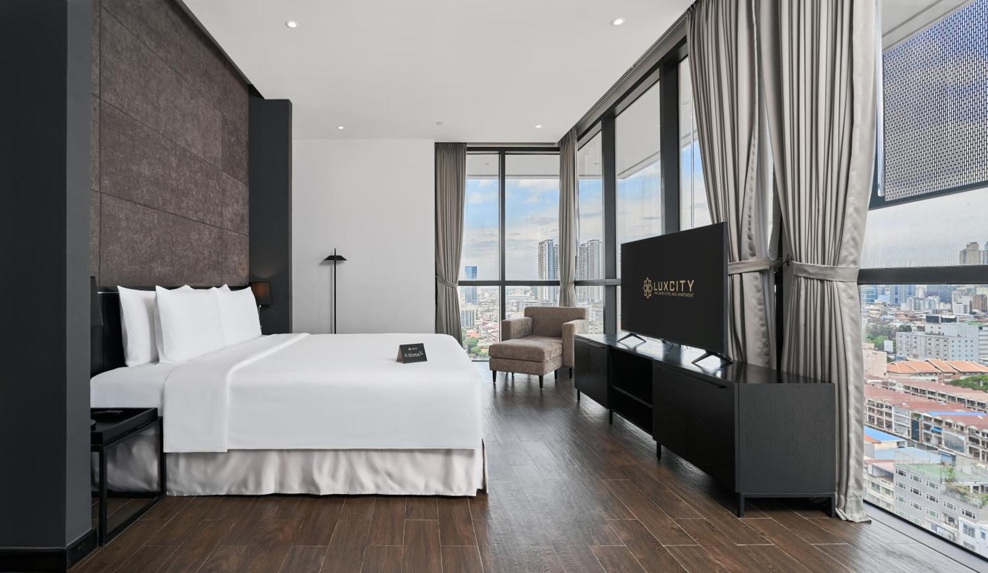 Luxcity Hotel & Apartment Phnom Penh Exteriör bild