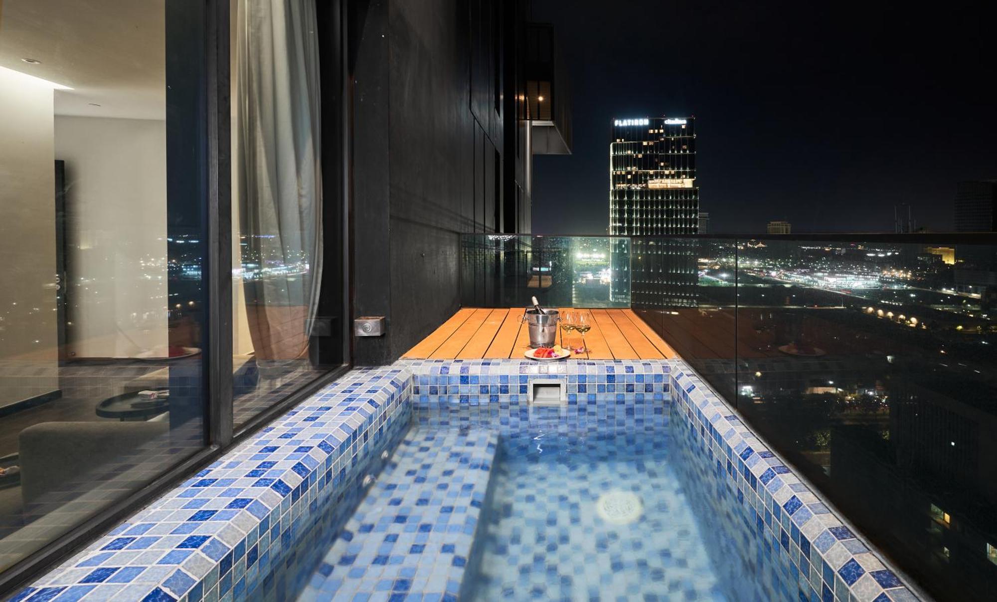 Luxcity Hotel & Apartment Phnom Penh Exteriör bild