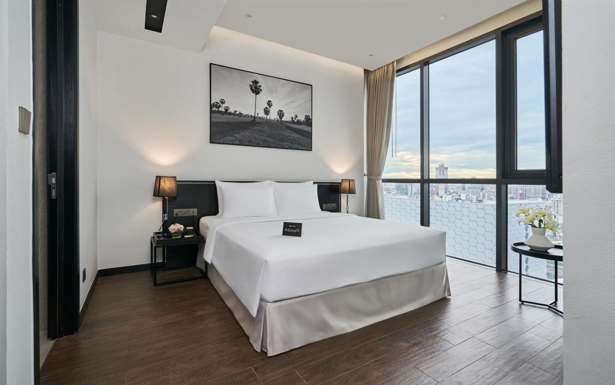 Luxcity Hotel & Apartment Phnom Penh Exteriör bild