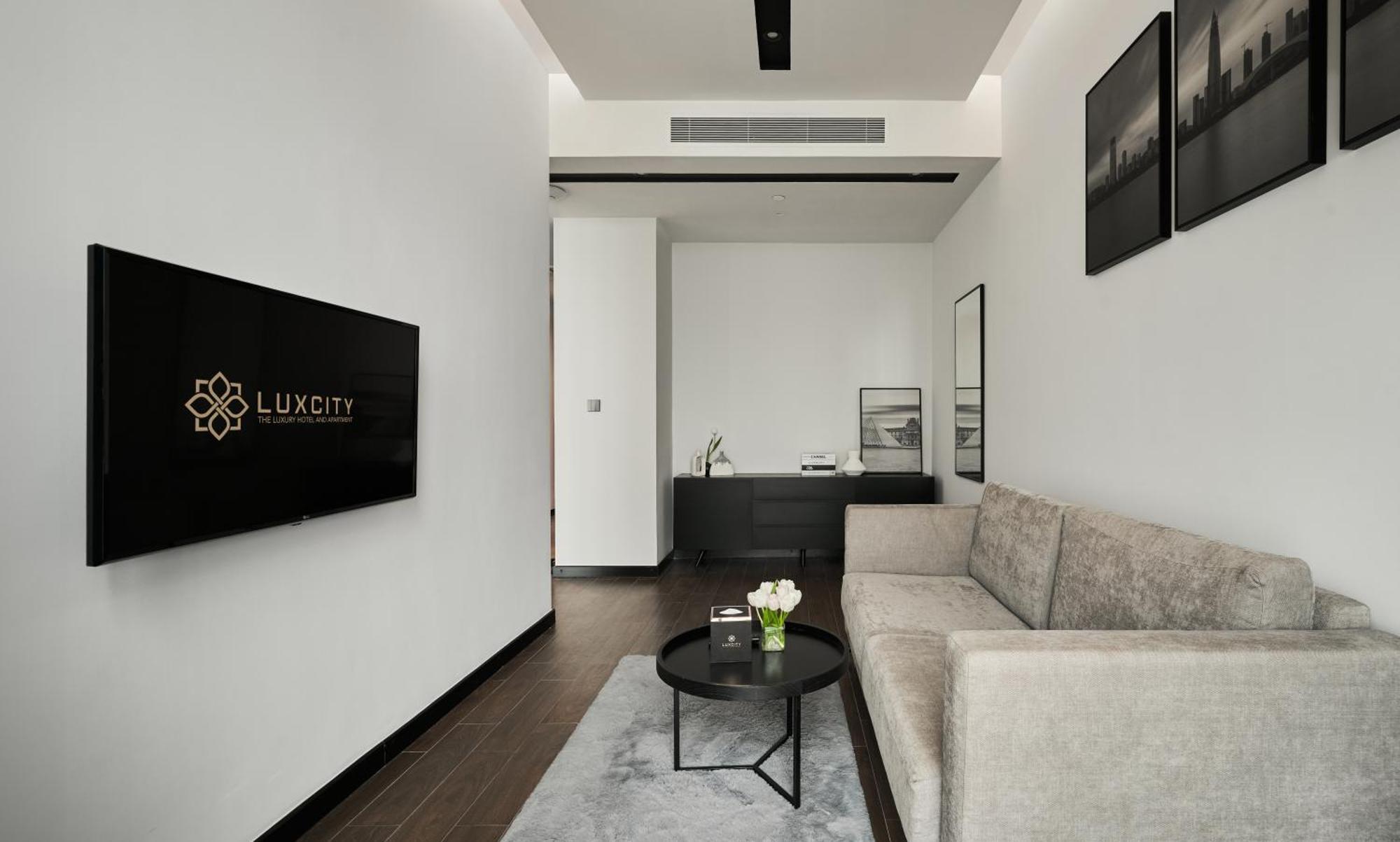 Luxcity Hotel & Apartment Phnom Penh Exteriör bild