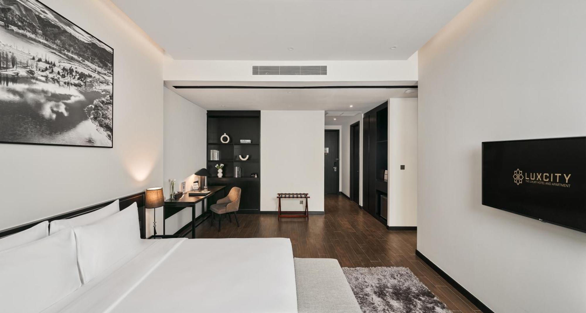 Luxcity Hotel & Apartment Phnom Penh Exteriör bild