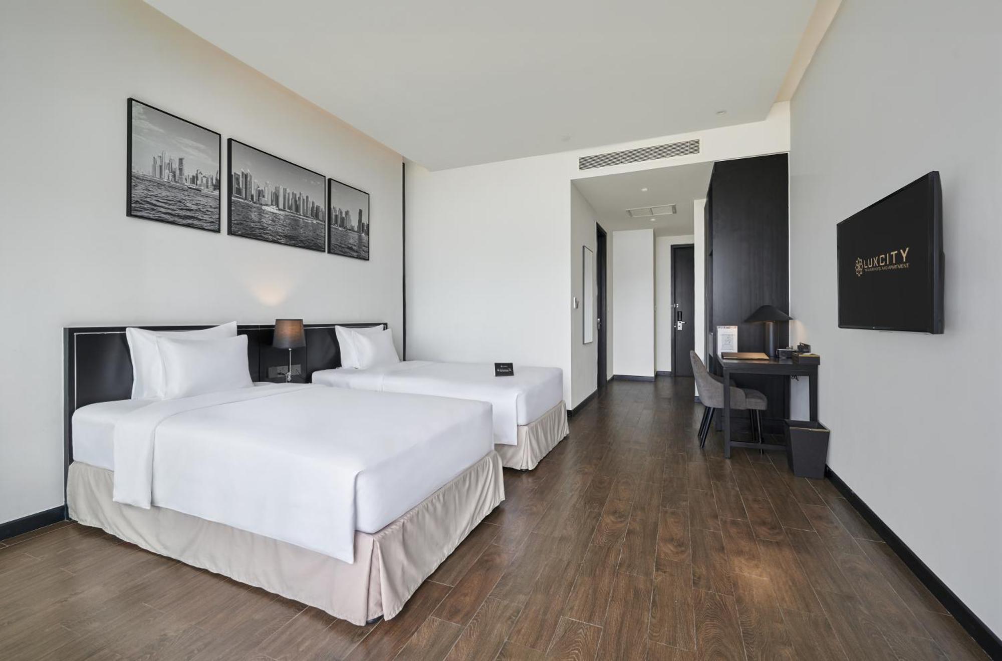 Luxcity Hotel & Apartment Phnom Penh Exteriör bild