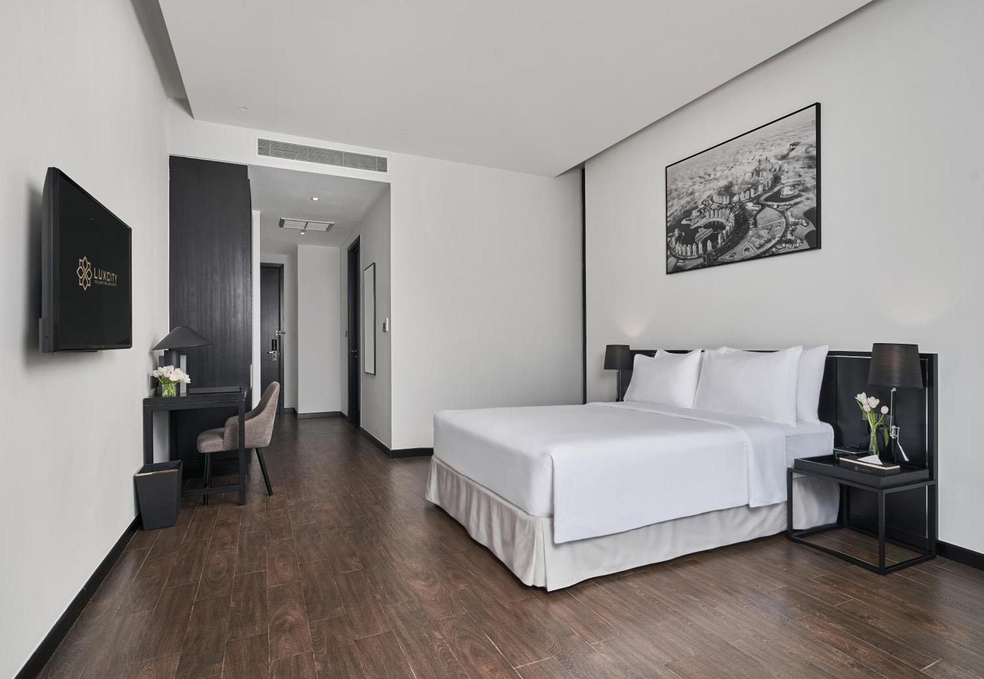 Luxcity Hotel & Apartment Phnom Penh Exteriör bild