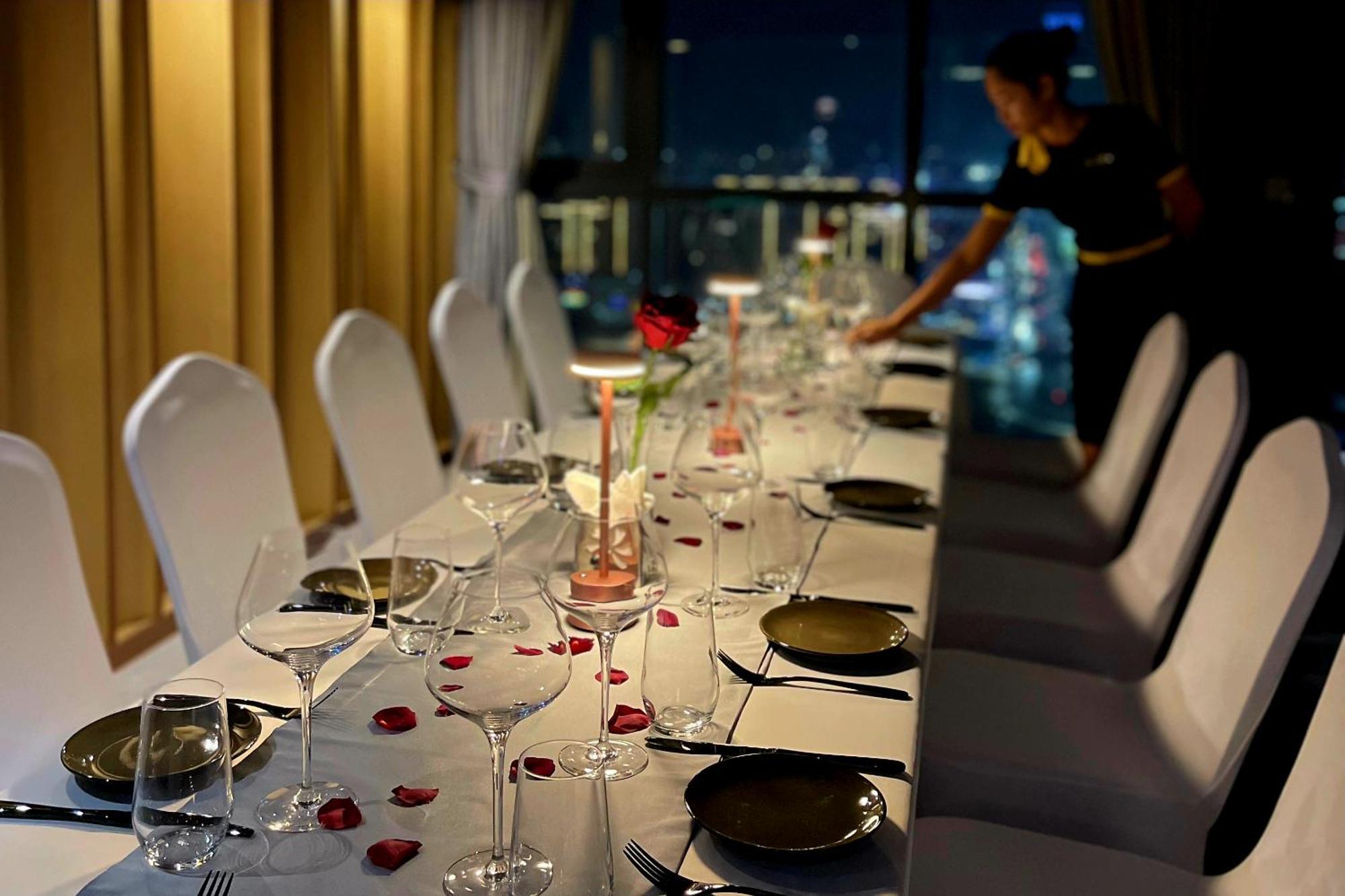 Luxcity Hotel & Apartment Phnom Penh Exteriör bild